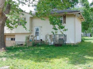 206 W Clay St, Smithton, MO 65350
