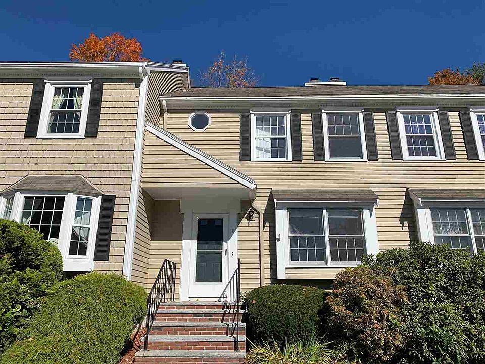 1st image of 8 Stillwater Dr