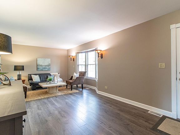 4th image of 1314 Marlbourgh Ct