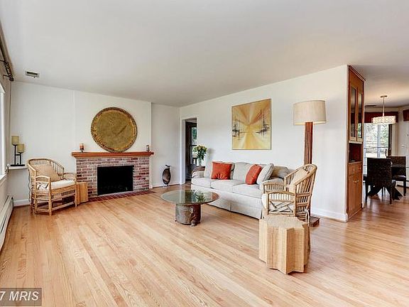 3rd image of 17604 Parkridge Dr