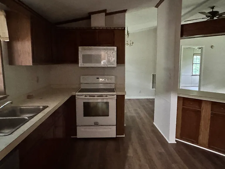 9700 Beatties Ford Rd — Photo 29