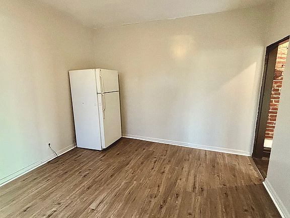 5th image of 3829A S Compton Ave #A