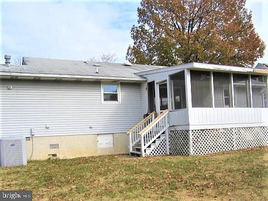 4th image of 85 River Drive Ave