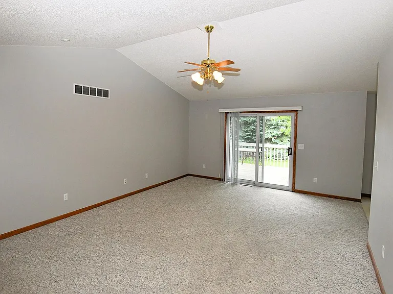 665 Jessie St — Photo 11