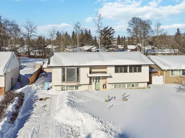 17 E Clark Cres, Wood Buffalo, AB T9H 1M8