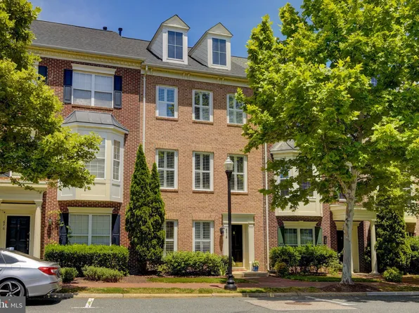 674 Belmont Bay Dr, Woodbridge, VA 22191