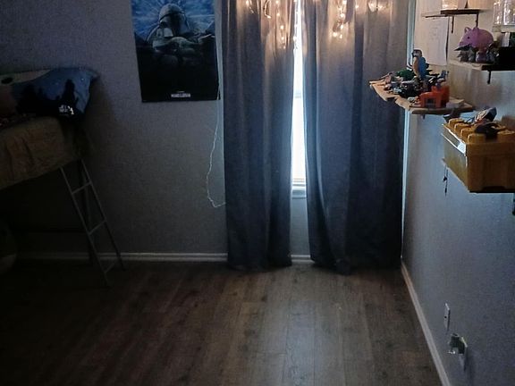 5th image of 3002 Hillcrest Dr