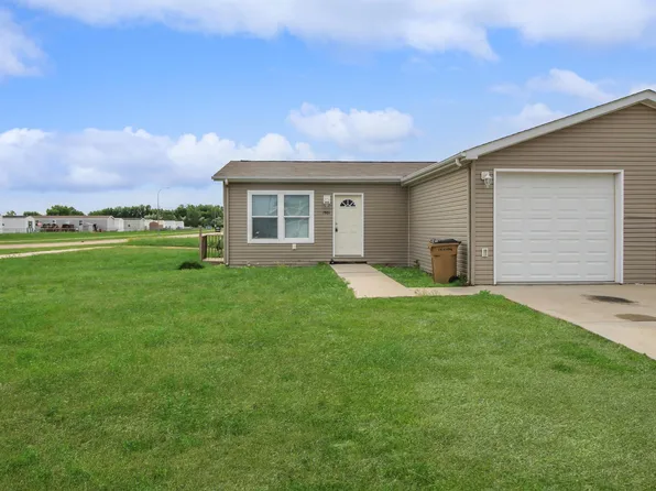 1501 47th Loop SE, Minot, ND 58701