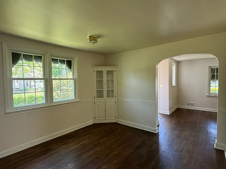 533 Morris Ave — Photo 9