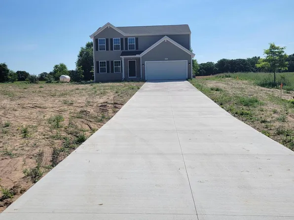 6185 Greenbriar Dr, Lowell, MI 49331