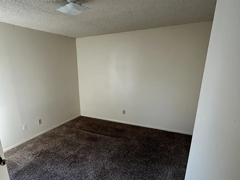 1002 Summer Court Cir #B — Photo 6