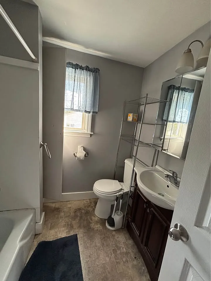2 bed, 800 sqft, $2,100 — Photo 3