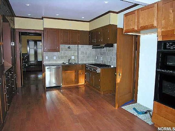 Huge Gourmet Kitchen