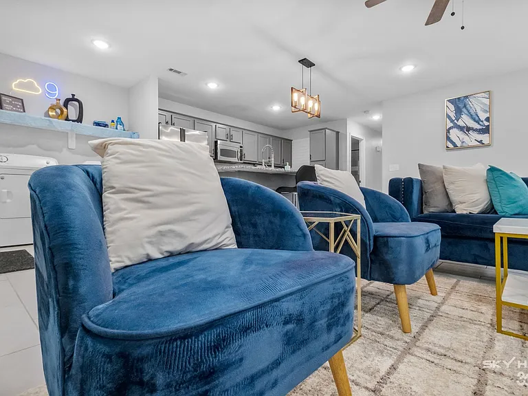 729 S Erika Ave — Photo 15