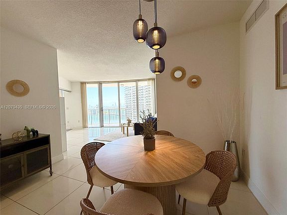 5th image of 1750 N Bayshore Dr APT 2202