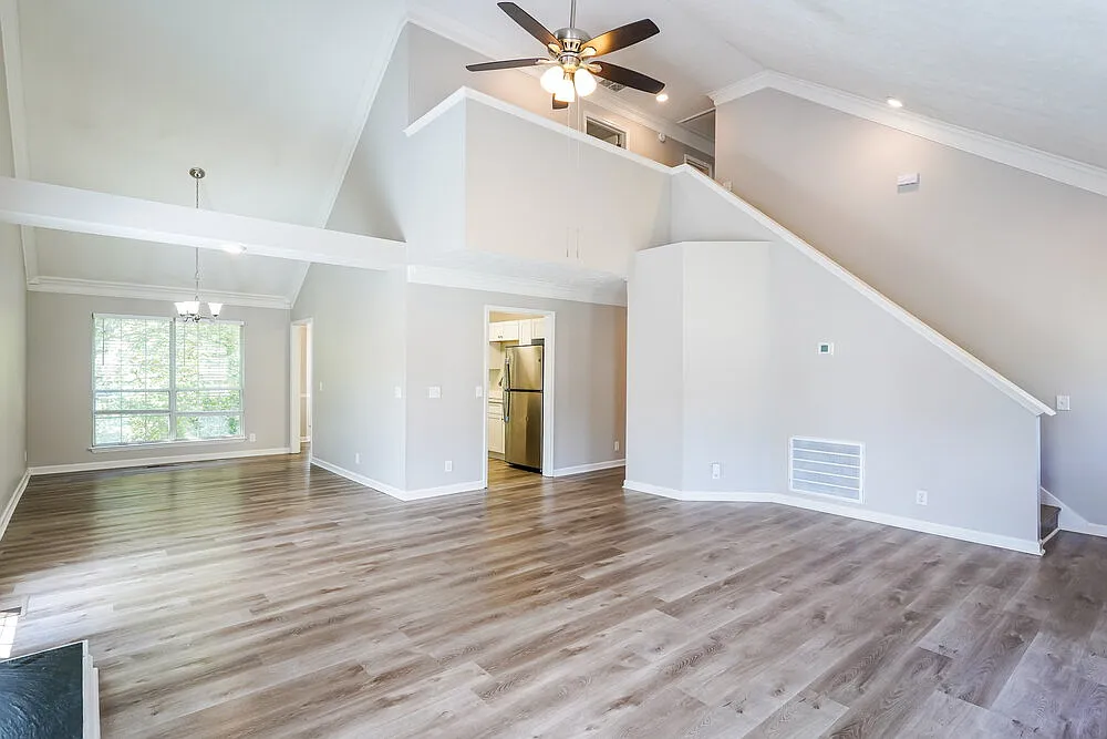 3 bed, 2.0 bath, 2275 sqft, $3,180 — Photo 4