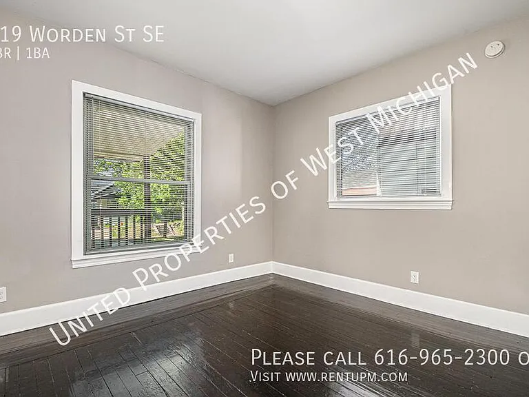 919 Worden St SE — Photo 10