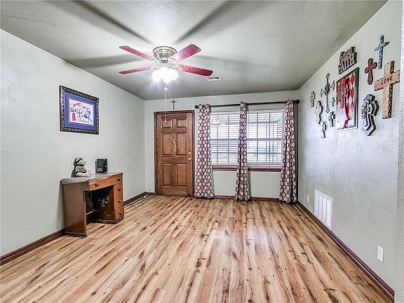 3rd image of 1808 Haynie Ln