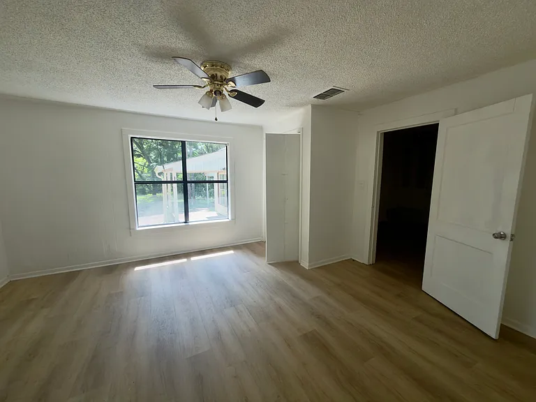1603 E Main St — Photo 2