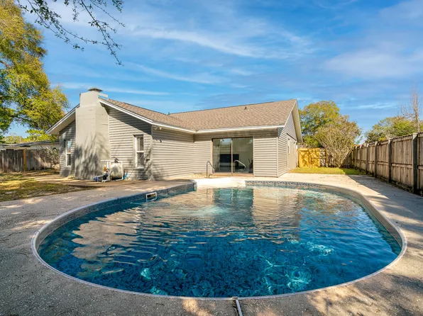 441 Stonehenge Dr, Mary Esther, FL 32569
