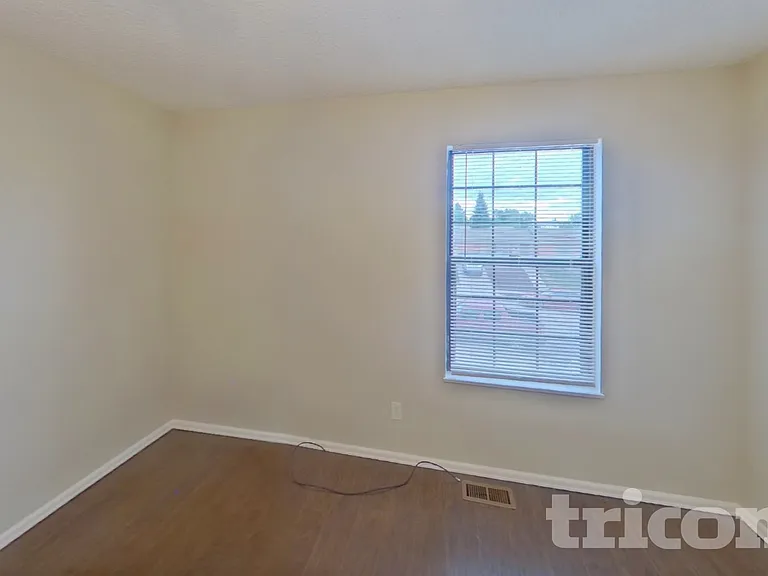 6845 Parkridge Ct — Photo 8