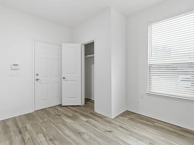 11200 Drumellan St — Photo 2