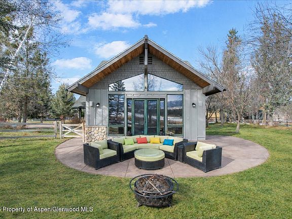2nd image of 1096 Heritage Dr