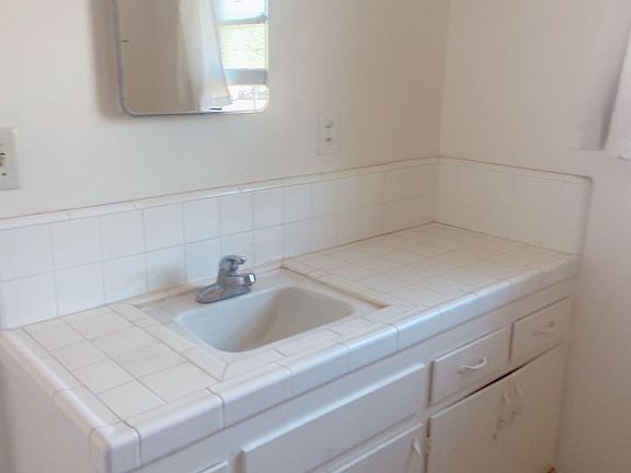 2nd image of 1144 Huntington Dr #2