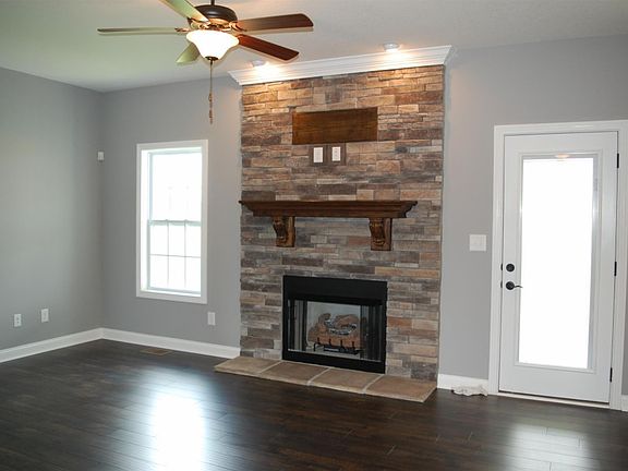 3rd image of 185 Josie Ln