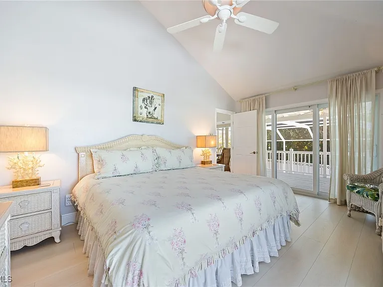 424 Lagoon Dr — Photo 23