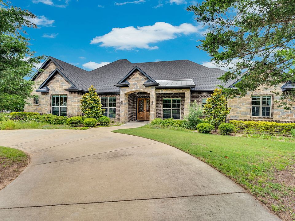 1st image of 307 Terrace Ln