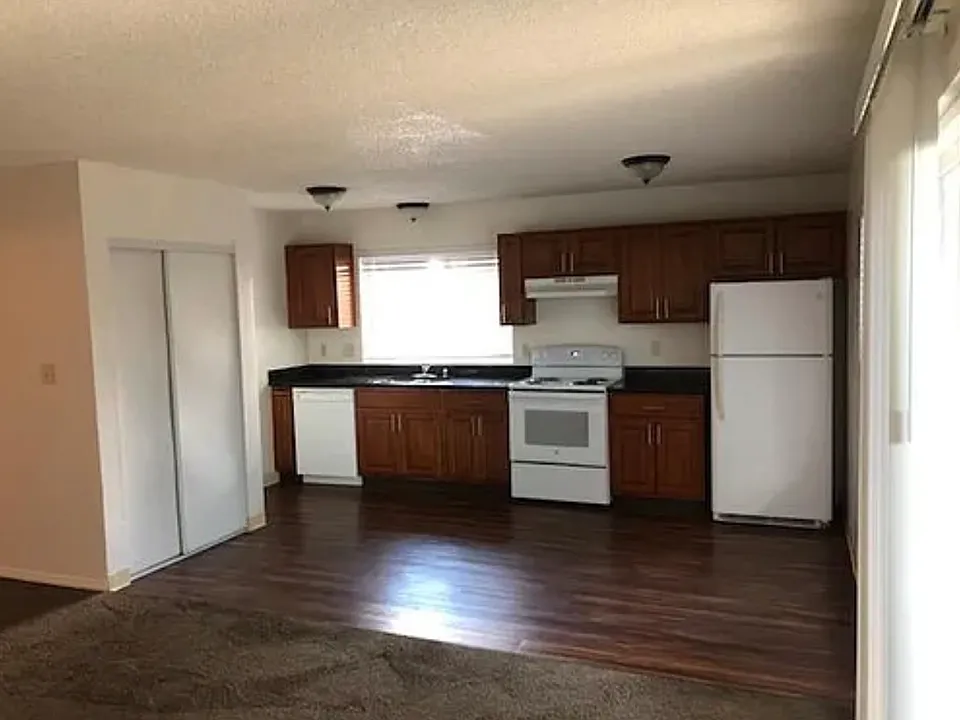 643 Russell Ave #7