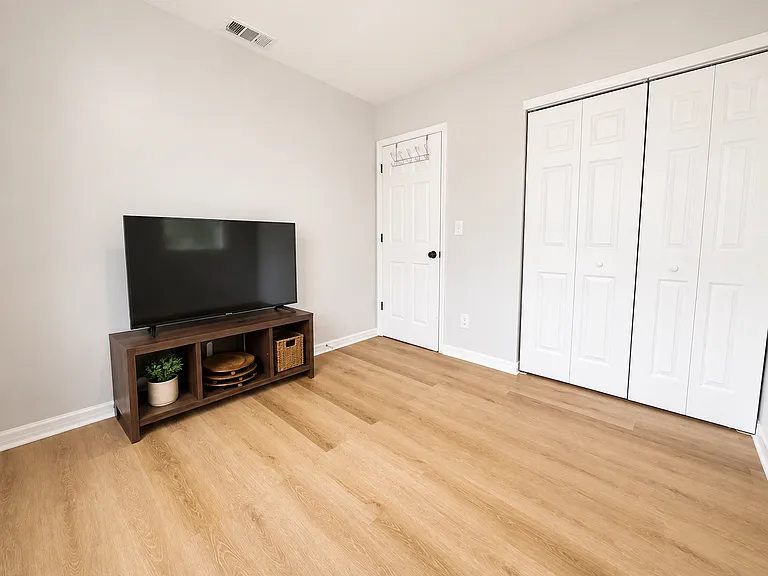 3328 Commonwealth Ave — Photo 11