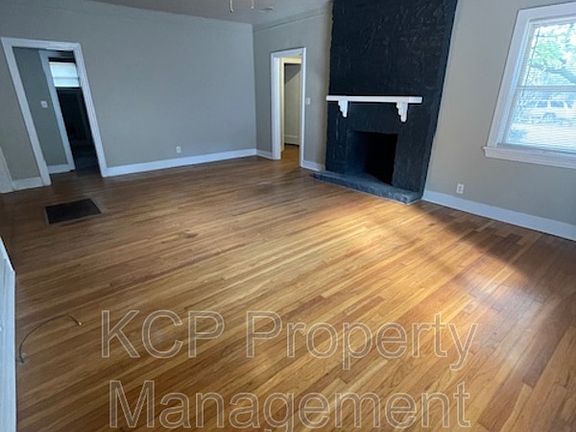 3rd image of 2204 S Greenwood Ave