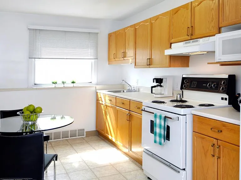 165 Victoria Rd — Photo 4