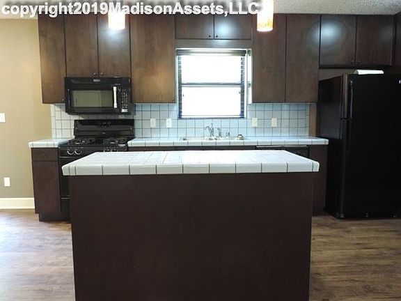 2nd image of 2035 W Custer Ln