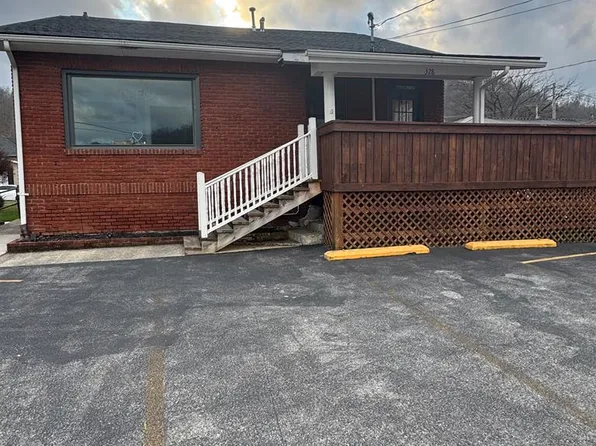 328 S Lake Dr, Prestonsburg, KY 41653