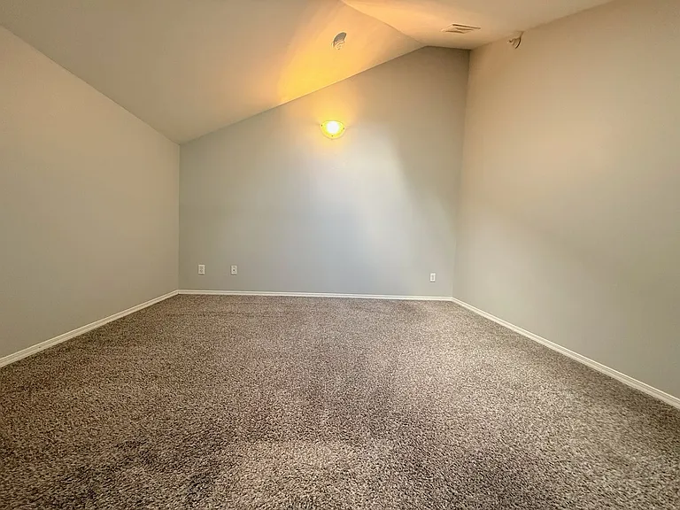 Ludlow Apartments — Photo 44