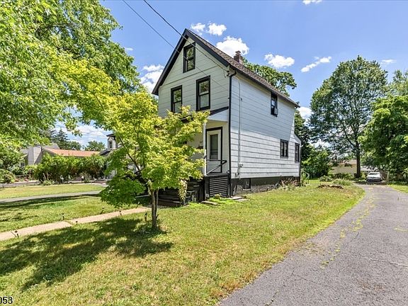 5th image of 247 Jefferson Ave
