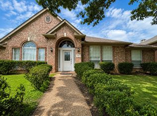 1405 Meadow Dr, Irving, TX 75063