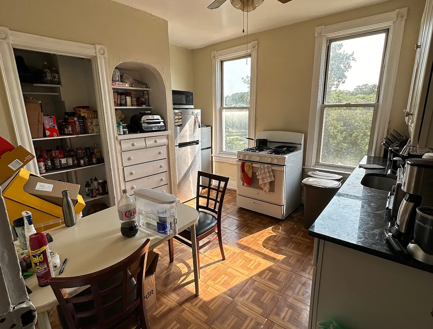 6 bed, 2450 sqft, $5,460 — Photo 3