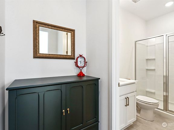 5th image of 18551 Sawgrass Drive NE