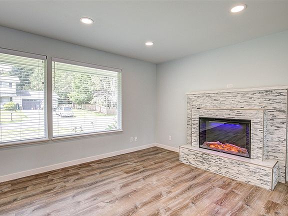 4th image of 43 Etta Pl