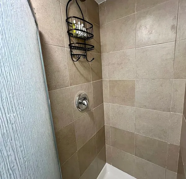 748 McHenry St #LOWER — Photo 7