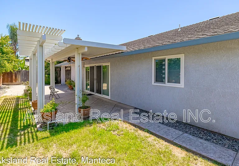 1635 Crom St — Photo 24