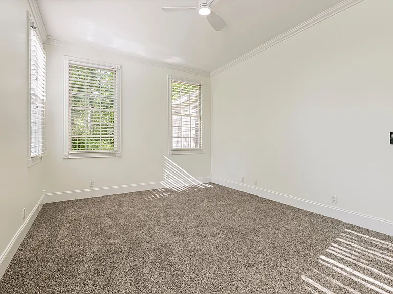 604 Clayborne Ct — Photo 33
