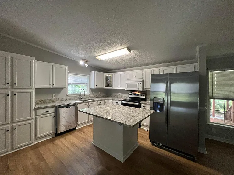 239 Smokey Ln — Photo 2