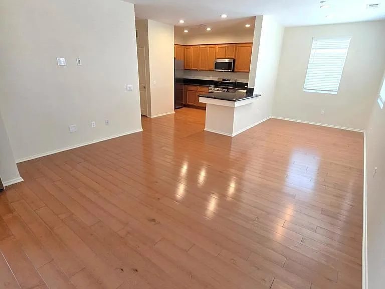 3319 N Ventura Rd — Photo 5
