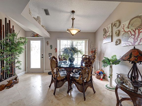 3rd image of 985 SE Bywood Avenue