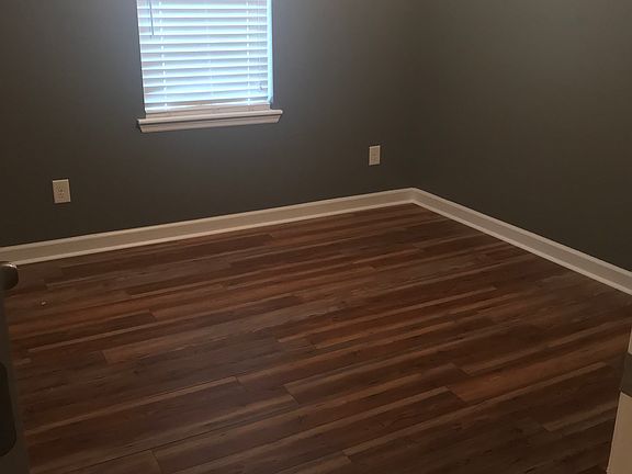 4th image of 122 Woodbury Farm Dr